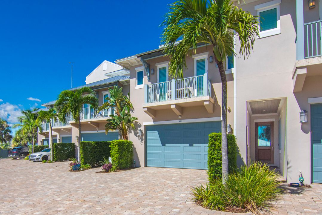 For Sale: $2,595,000 (3 beds, 4 baths, 3099 Square Feet)