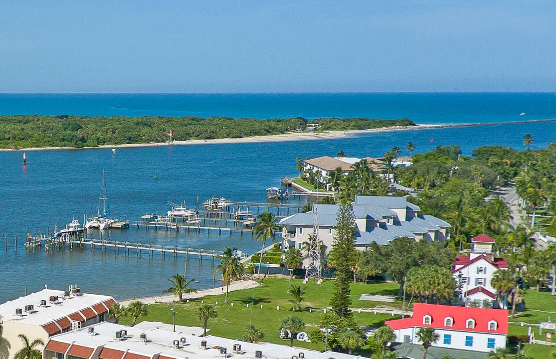 For Sale: $2,595,000 (3 beds, 4 baths, 3099 Square Feet)