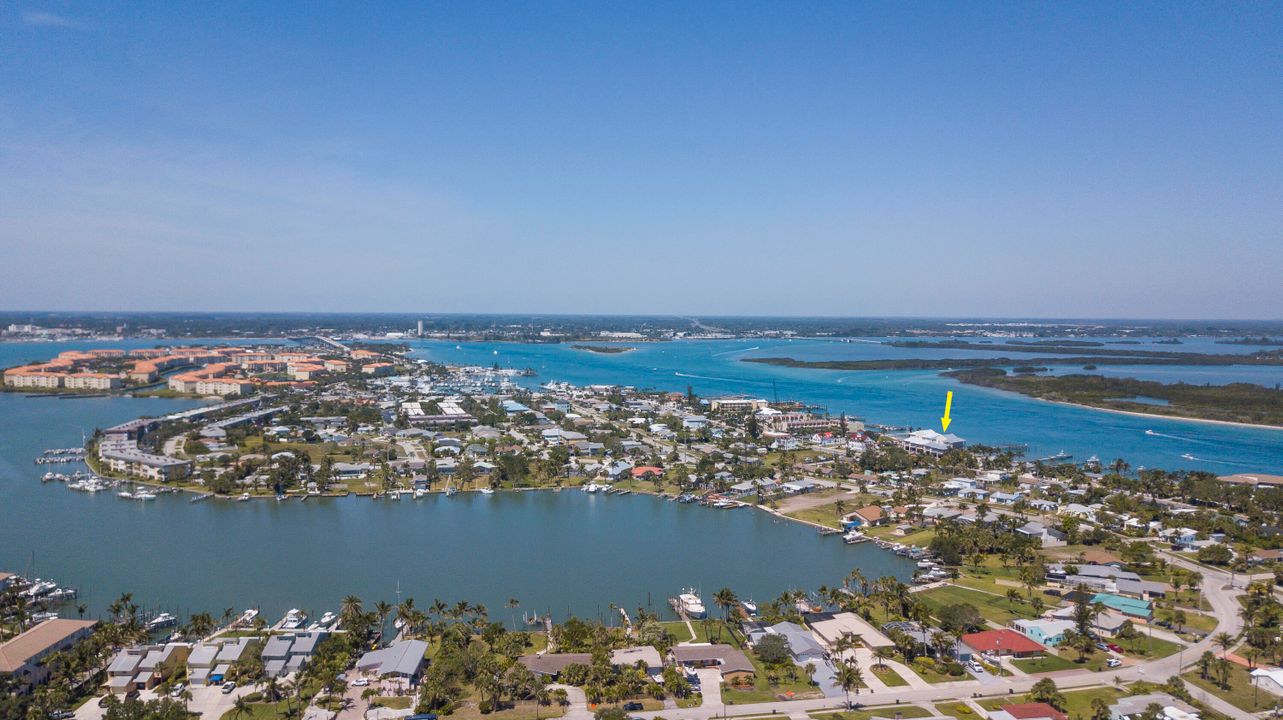 For Sale: $2,595,000 (3 beds, 4 baths, 3099 Square Feet)