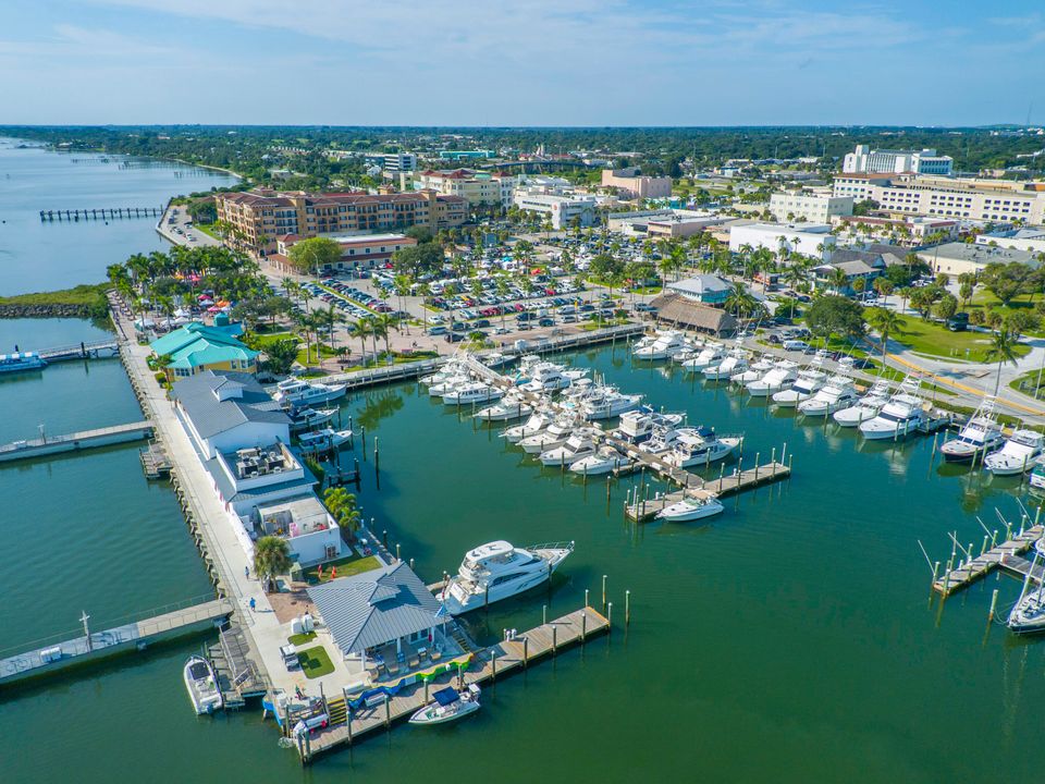 For Sale: $2,595,000 (3 beds, 4 baths, 3099 Square Feet)