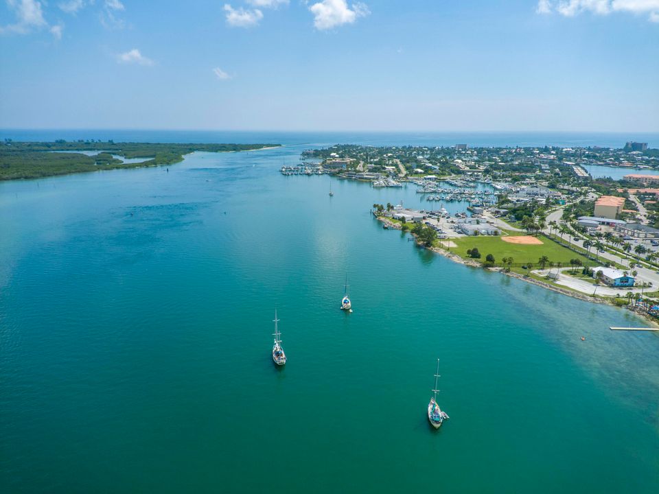 For Sale: $2,595,000 (3 beds, 4 baths, 3099 Square Feet)