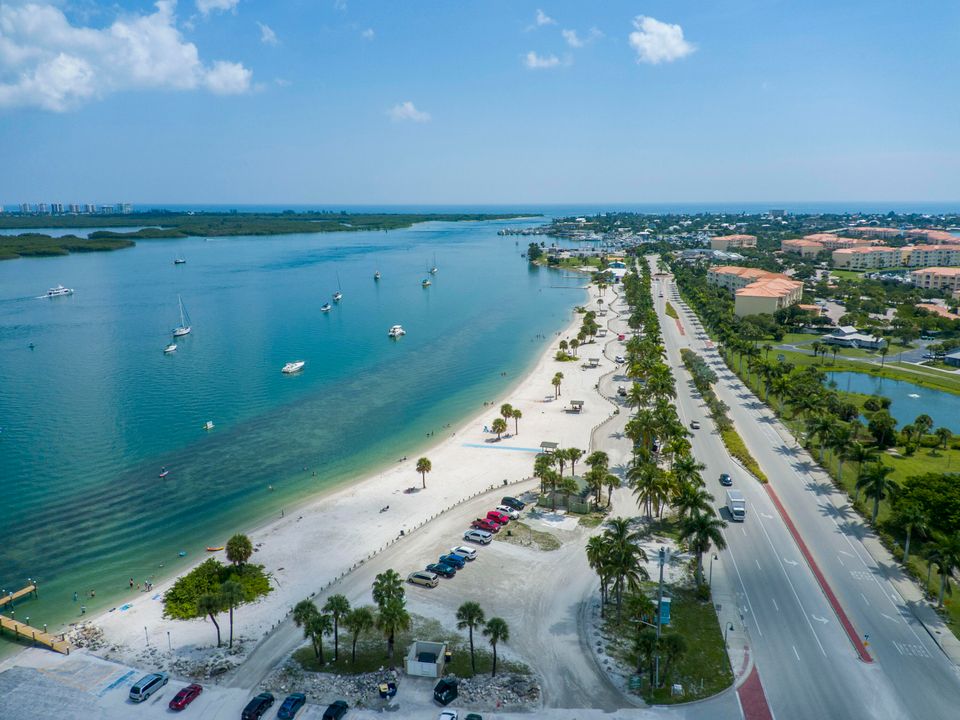 For Sale: $2,595,000 (3 beds, 4 baths, 3099 Square Feet)