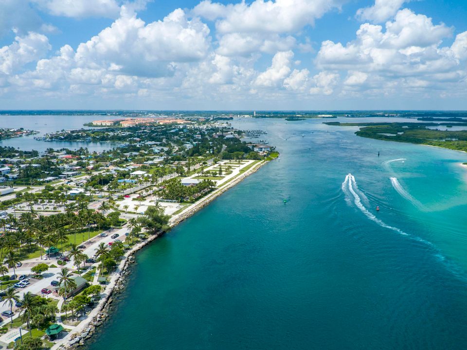 For Sale: $2,595,000 (3 beds, 4 baths, 3099 Square Feet)