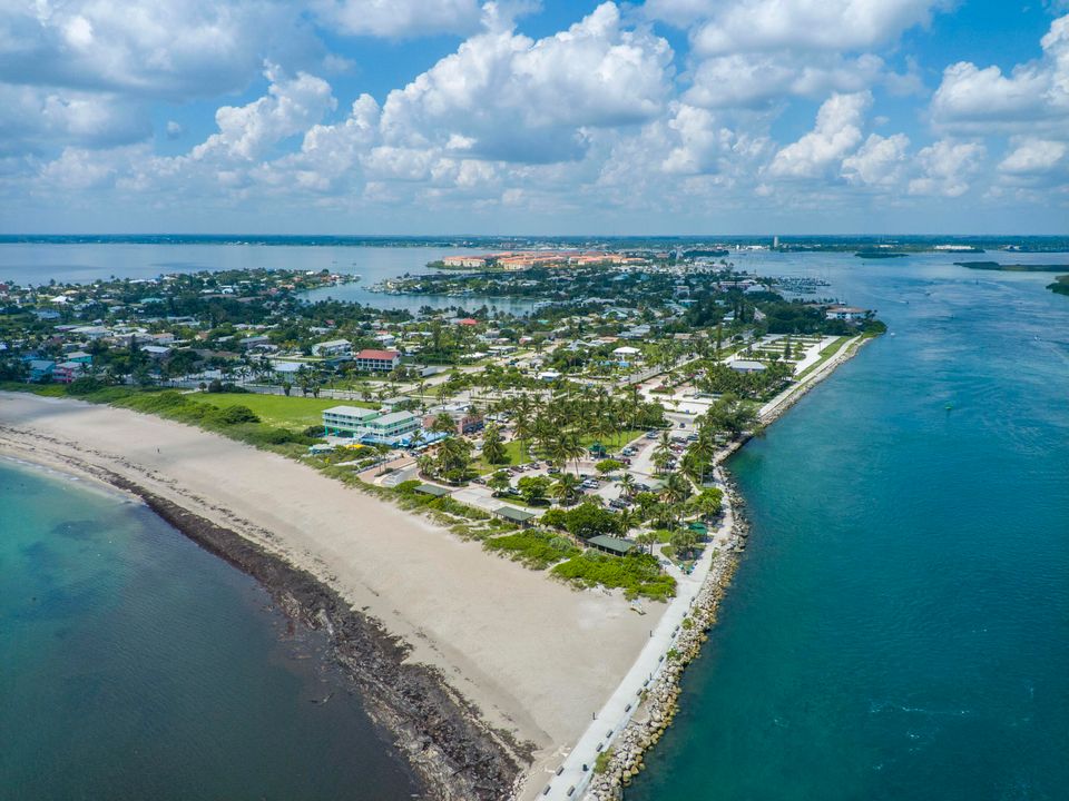 For Sale: $2,595,000 (3 beds, 4 baths, 3099 Square Feet)