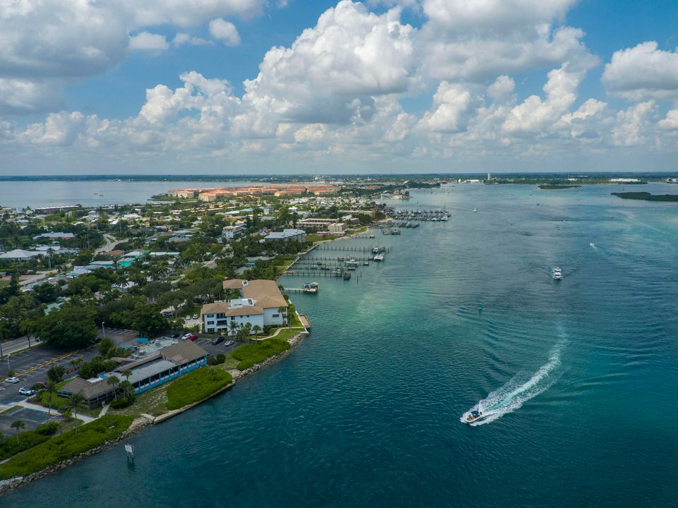 For Sale: $2,595,000 (3 beds, 4 baths, 3099 Square Feet)