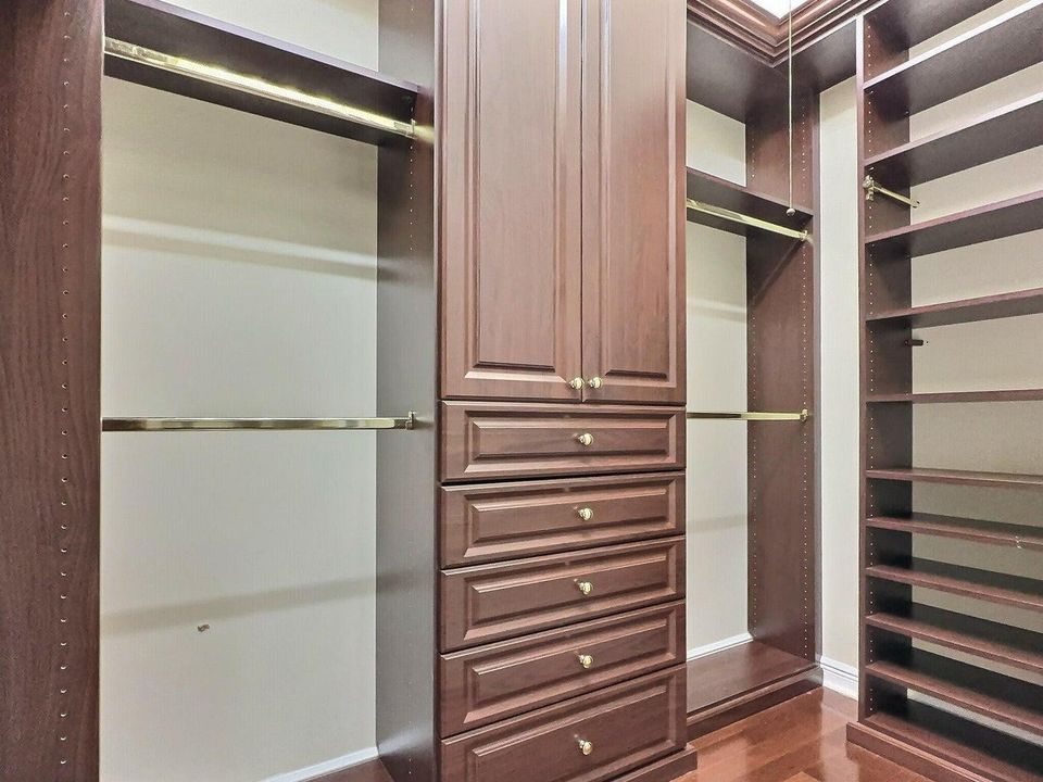 En Venta: $759,000 (3 camas, 2 baños, 2803 Pies cuadrados)