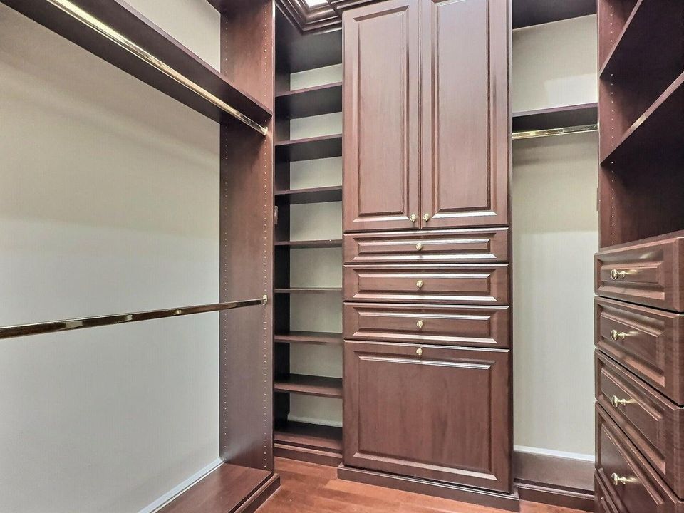 En Venta: $759,000 (3 camas, 2 baños, 2803 Pies cuadrados)