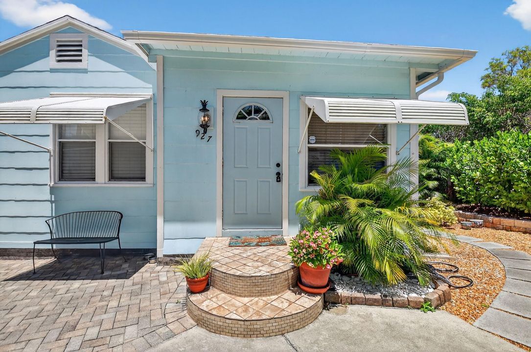 Active With Contract: $418,000 (3 beds, 1 baths, 1191 Square Feet)