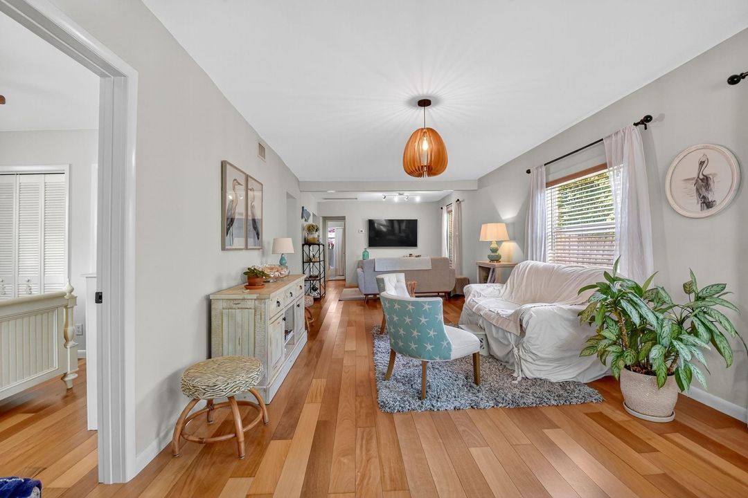 Active With Contract: $418,000 (3 beds, 1 baths, 1191 Square Feet)