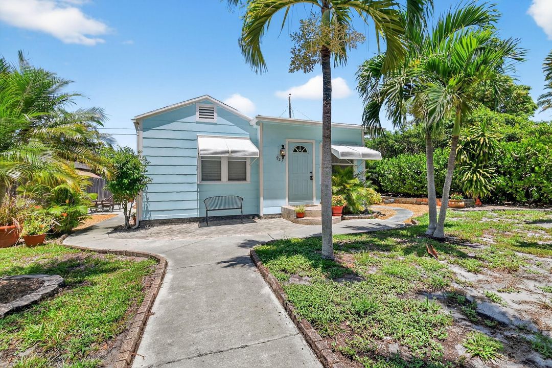 Active With Contract: $418,000 (3 beds, 1 baths, 1191 Square Feet)