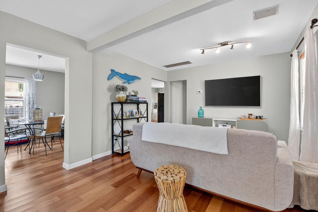 Active With Contract: $418,000 (3 beds, 1 baths, 1191 Square Feet)