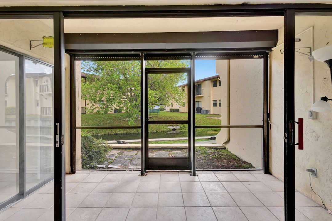 For Sale: $119,900 (2 beds, 2 baths, 1014 Square Feet)