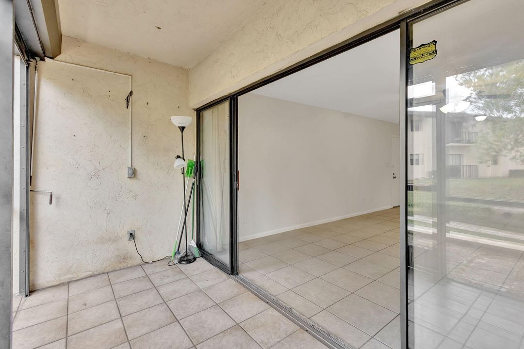 For Sale: $119,900 (2 beds, 2 baths, 1014 Square Feet)