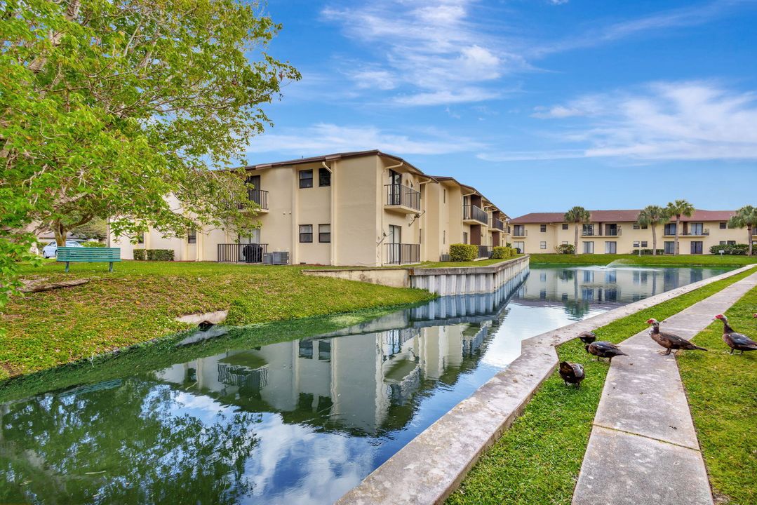 For Sale: $119,900 (2 beds, 2 baths, 1014 Square Feet)