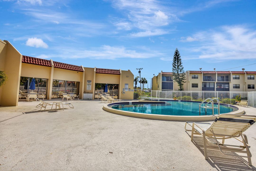 For Sale: $119,900 (2 beds, 2 baths, 1014 Square Feet)