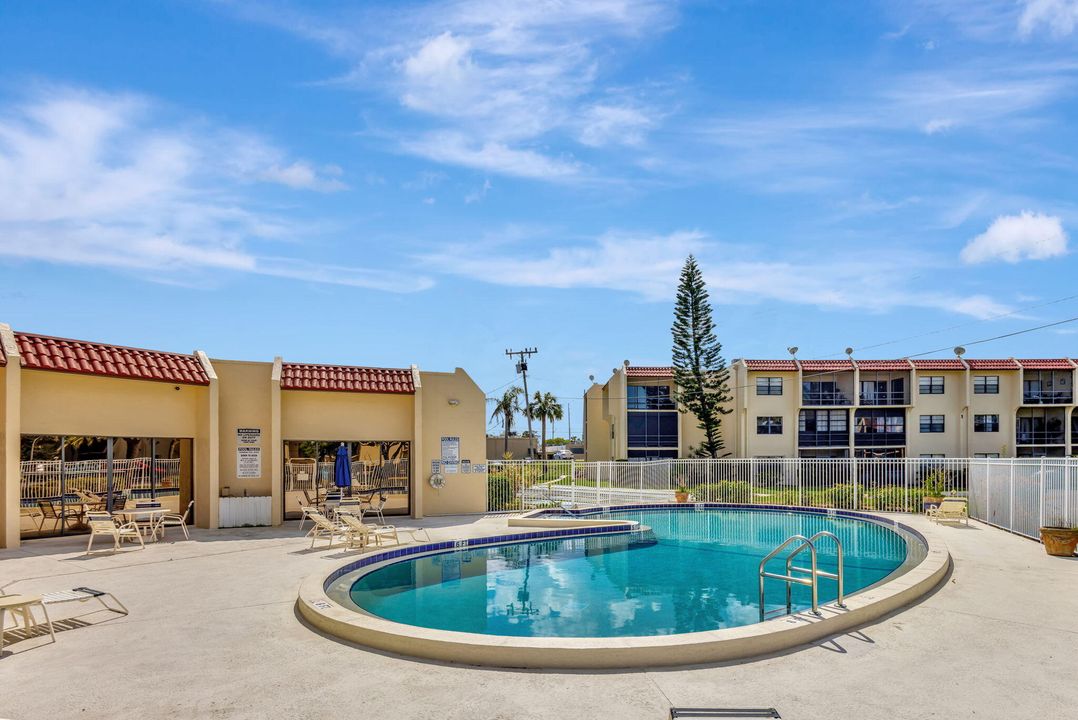 For Sale: $119,900 (2 beds, 2 baths, 1014 Square Feet)