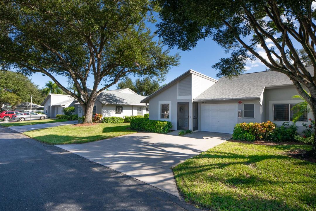 合同活跃: $259,900 (2 贝兹, 2 浴室, 1162 平方英尺)