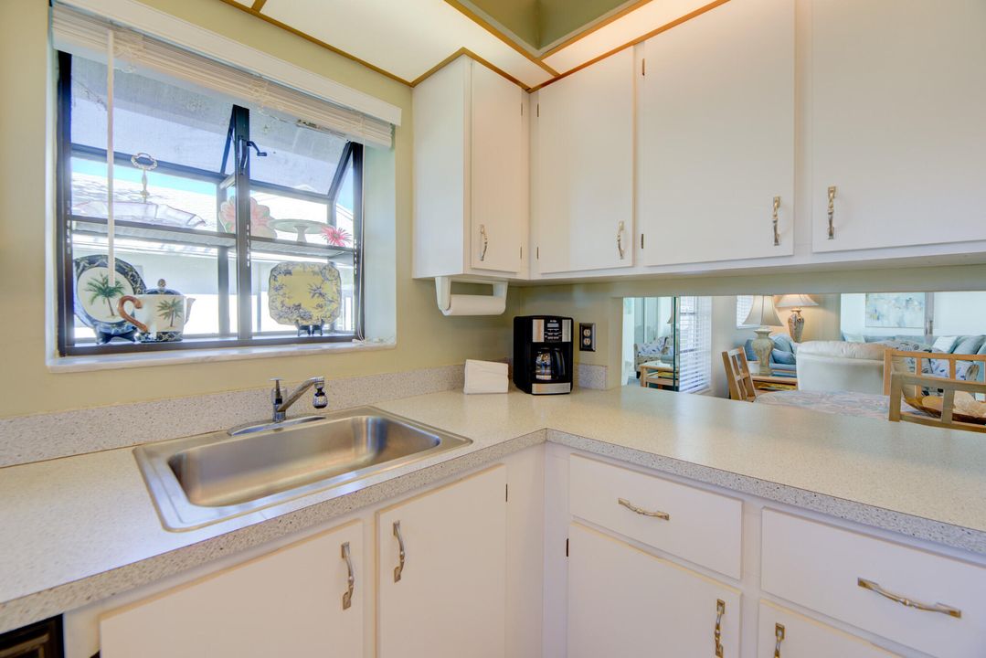 合同活跃: $259,900 (2 贝兹, 2 浴室, 1162 平方英尺)