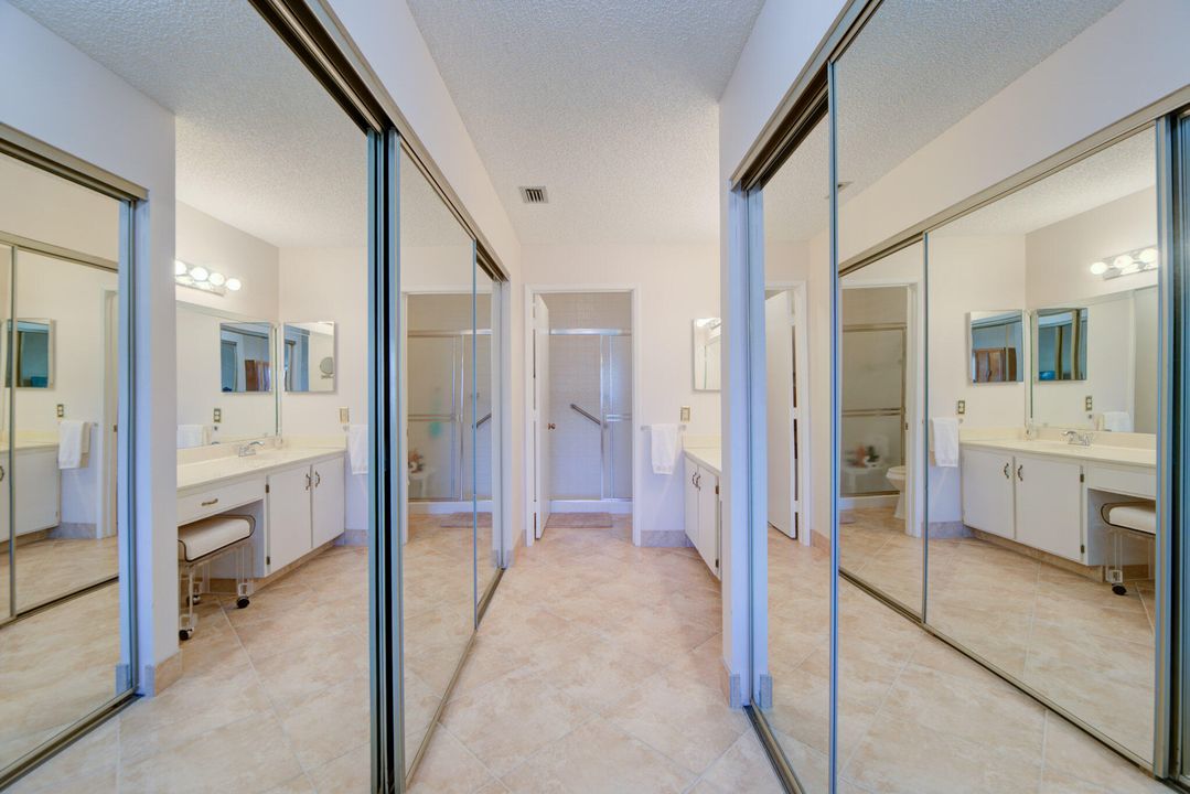 合同活跃: $259,900 (2 贝兹, 2 浴室, 1162 平方英尺)