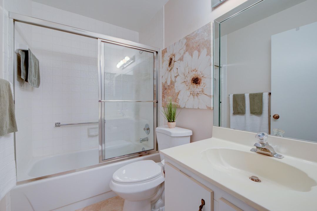 合同活跃: $259,900 (2 贝兹, 2 浴室, 1162 平方英尺)