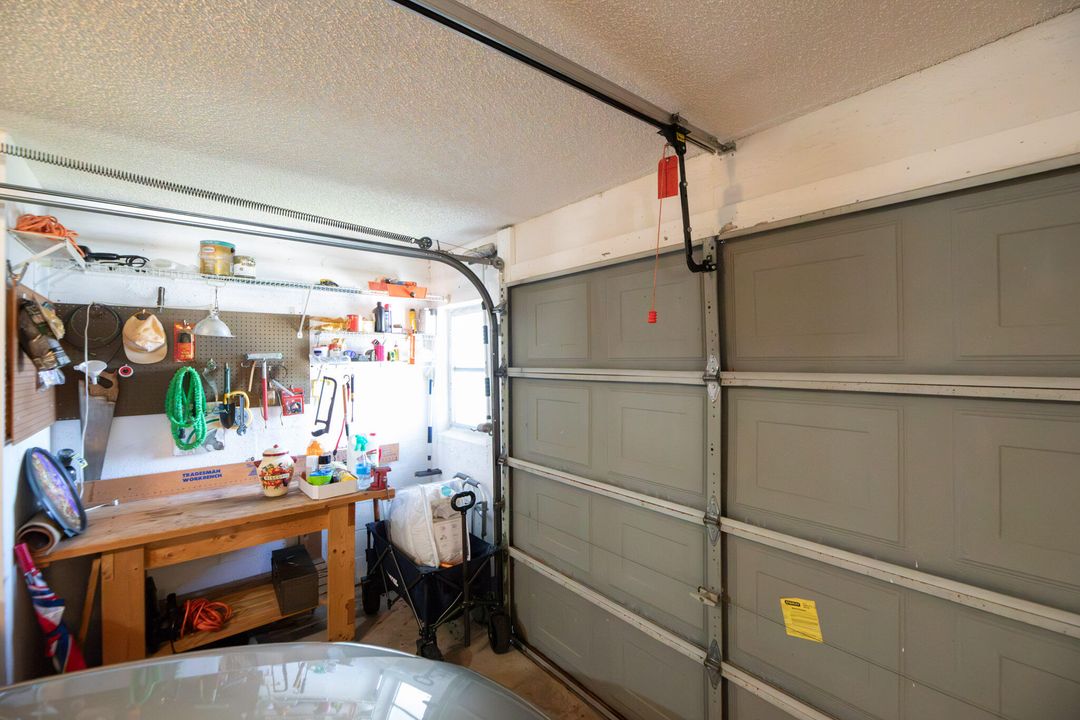 合同活跃: $259,900 (2 贝兹, 2 浴室, 1162 平方英尺)