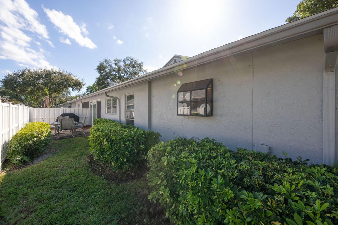 合同活跃: $259,900 (2 贝兹, 2 浴室, 1162 平方英尺)