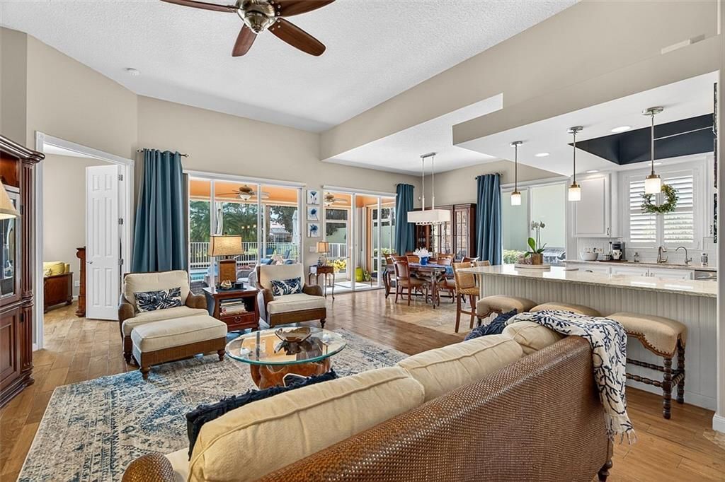 Active With Contract: $550,000 (3 beds, 3 baths, 2018 Square Feet)