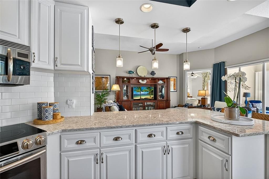 Active With Contract: $550,000 (3 beds, 3 baths, 2018 Square Feet)