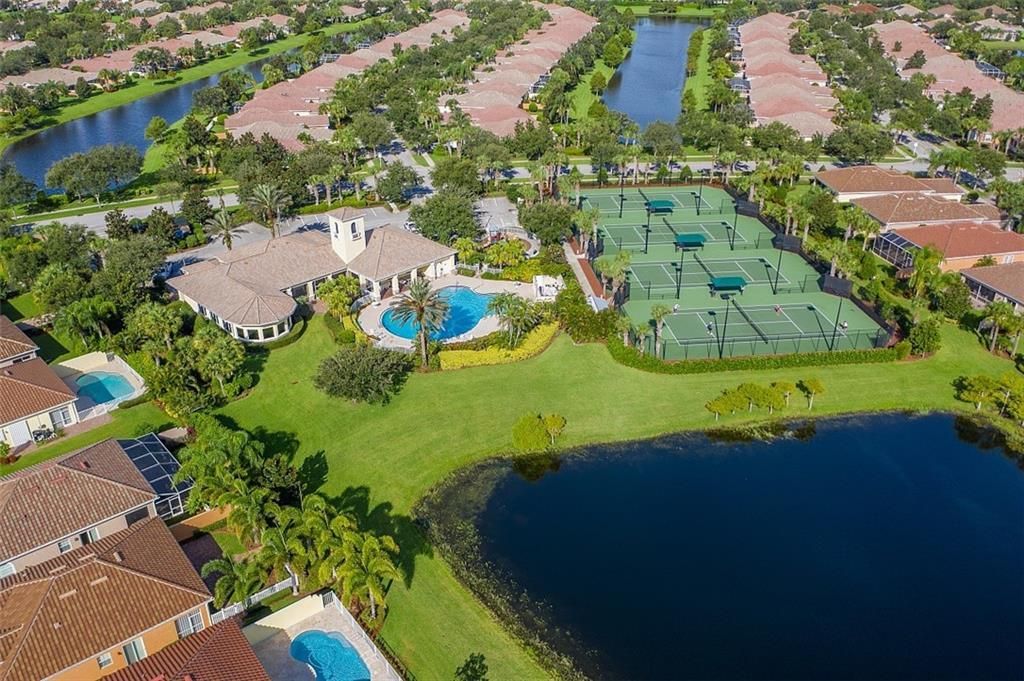 Active With Contract: $550,000 (3 beds, 3 baths, 2018 Square Feet)