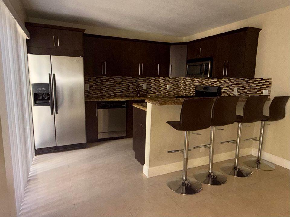 Recientemente alquilado: $2,200 (2 camas, 2 baños, 1328 Pies cuadrados)