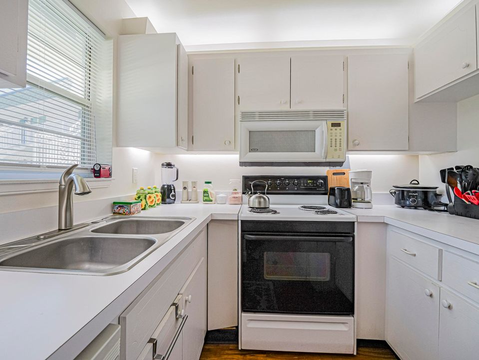 На продажу: $179,000 (2 спален, 2 ванн, 1000 Квадратных фут)