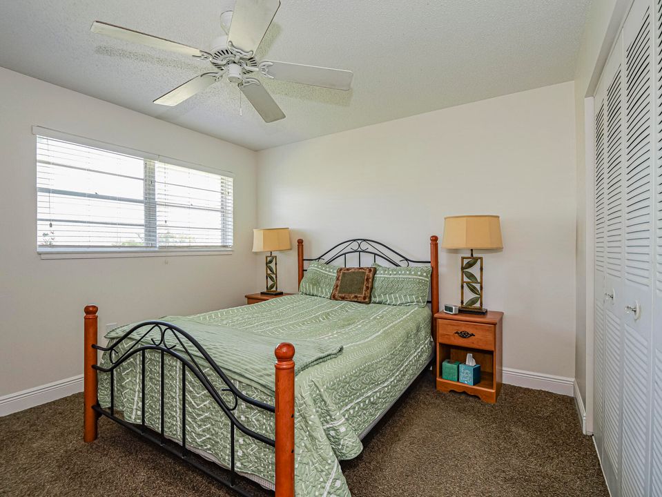 На продажу: $179,000 (2 спален, 2 ванн, 1000 Квадратных фут)