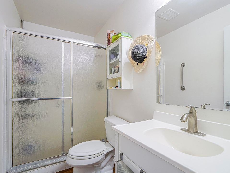 На продажу: $179,000 (2 спален, 2 ванн, 1000 Квадратных фут)