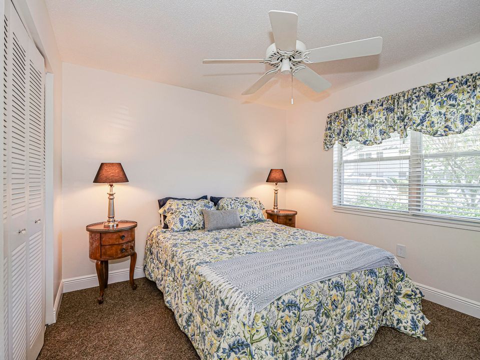 На продажу: $179,000 (2 спален, 2 ванн, 1000 Квадратных фут)