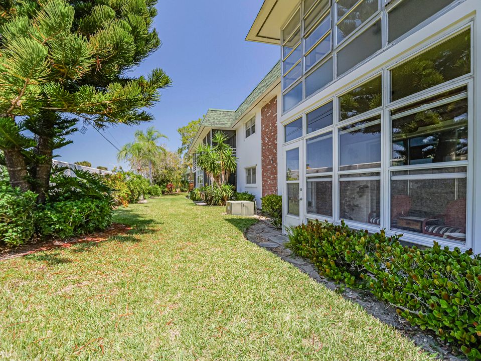 На продажу: $179,000 (2 спален, 2 ванн, 1000 Квадратных фут)