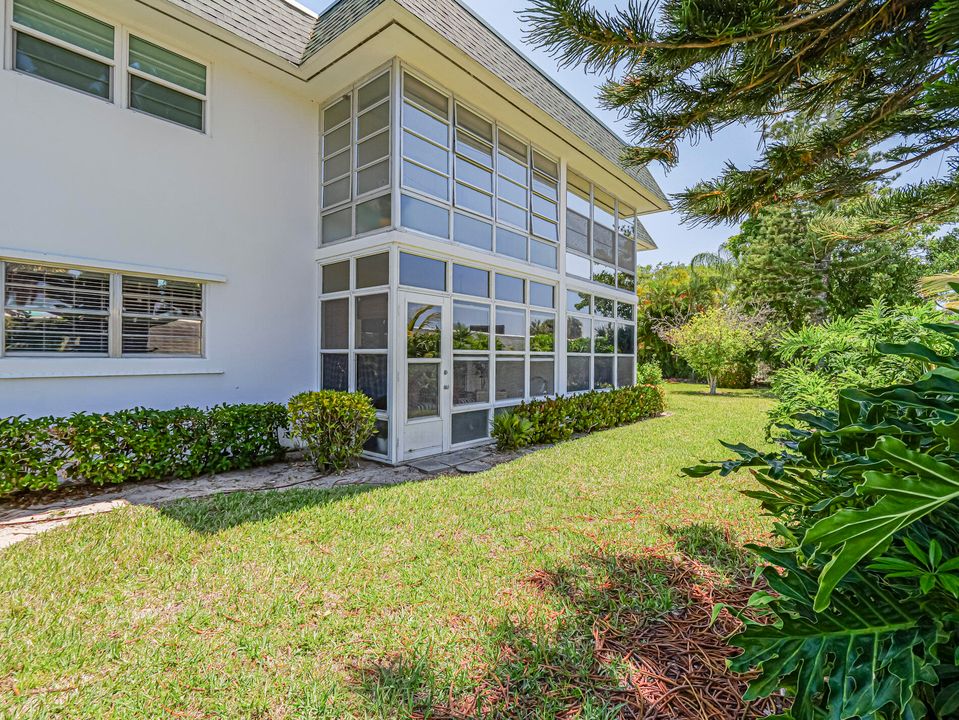 На продажу: $179,000 (2 спален, 2 ванн, 1000 Квадратных фут)