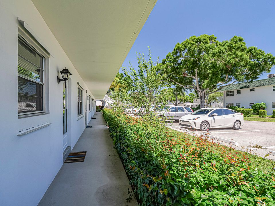 На продажу: $179,000 (2 спален, 2 ванн, 1000 Квадратных фут)