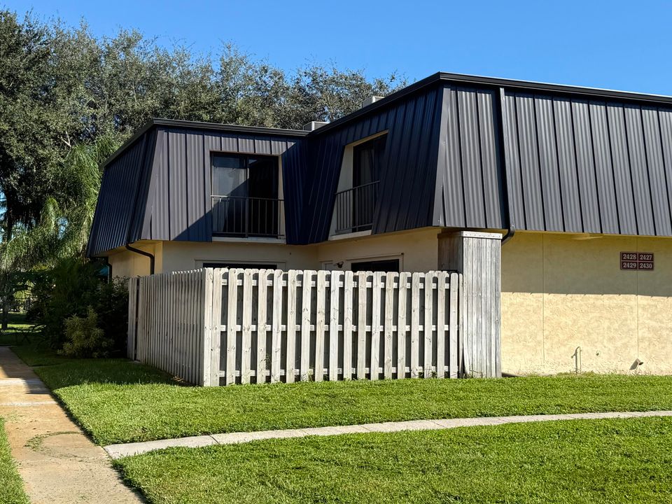 Active With Contract: $2,100 (2 beds, 2 baths, 1328 Square Feet)