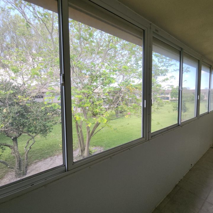 For Sale: $85,000 (1 beds, 1 baths, 684 Square Feet)