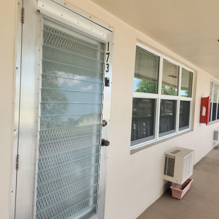 For Sale: $85,000 (1 beds, 1 baths, 684 Square Feet)