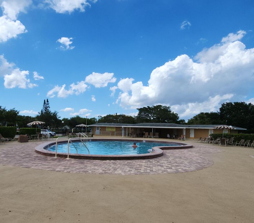 For Sale: $85,000 (1 beds, 1 baths, 684 Square Feet)