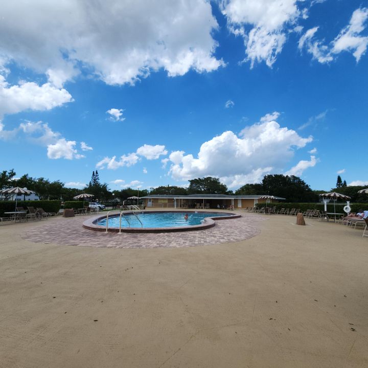 For Sale: $85,000 (1 beds, 1 baths, 684 Square Feet)