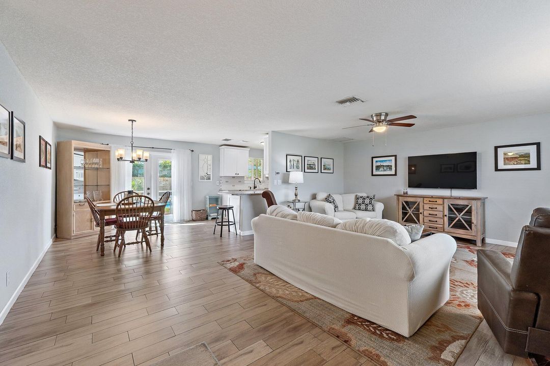 Под контрактом: $5,500 (2 спален, 2 ванн, 1228 Квадратных фут)