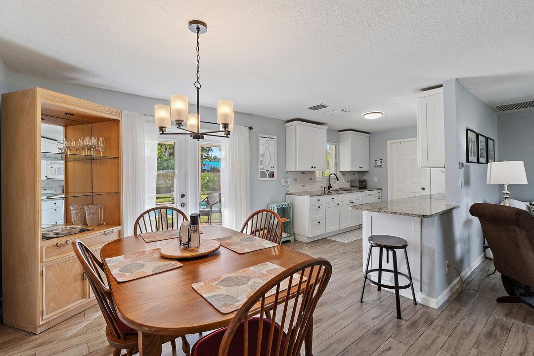 Под контрактом: $5,500 (2 спален, 2 ванн, 1228 Квадратных фут)