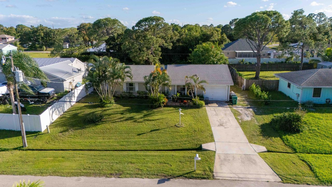 For Sale: $320,000 (3 beds, 2 baths, 1032 Square Feet)