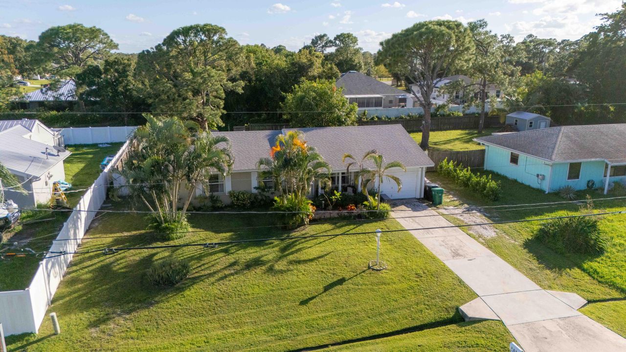 For Sale: $320,000 (3 beds, 2 baths, 1032 Square Feet)