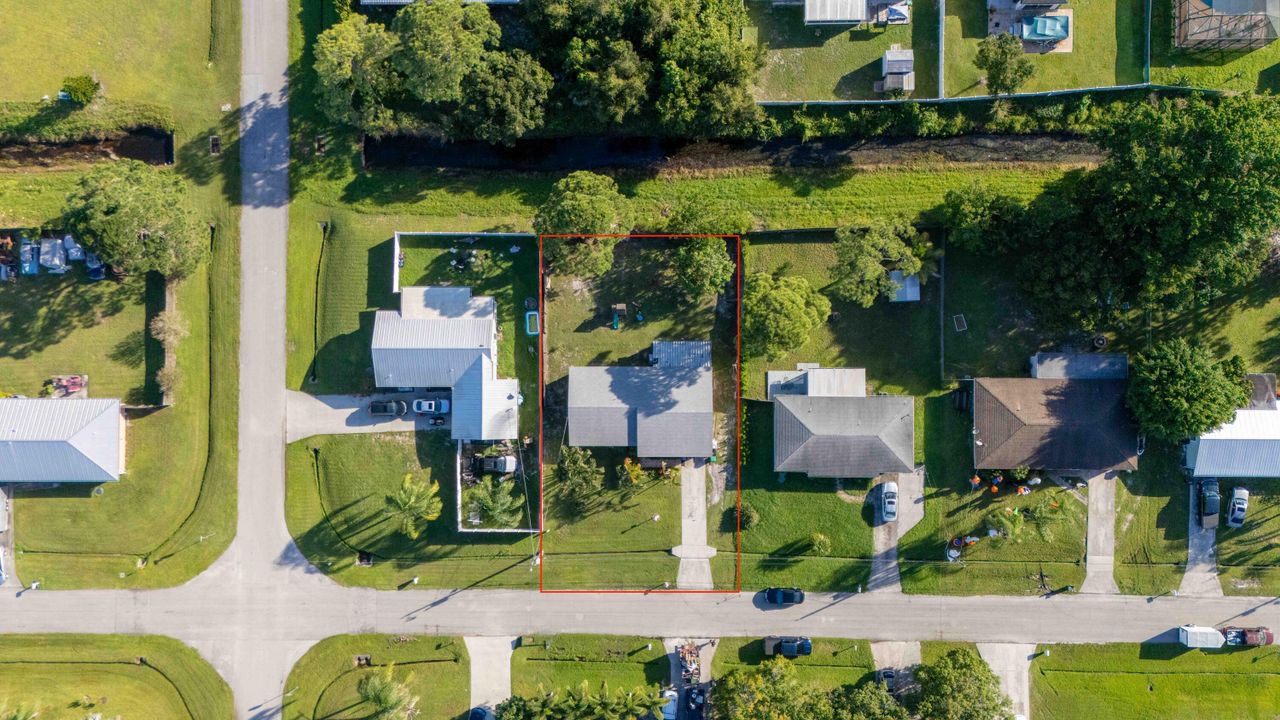 For Sale: $320,000 (3 beds, 2 baths, 1032 Square Feet)