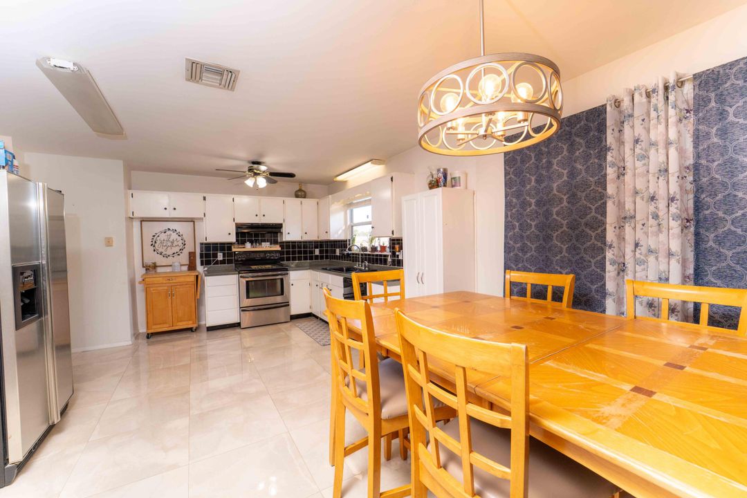 For Sale: $320,000 (3 beds, 2 baths, 1032 Square Feet)