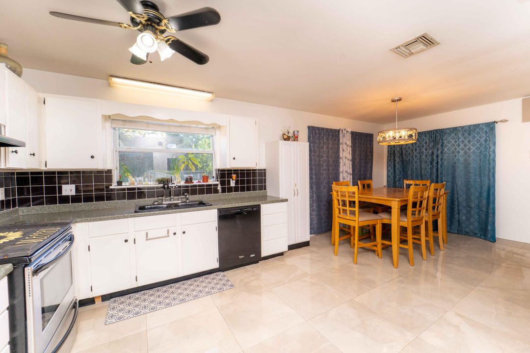 For Sale: $320,000 (3 beds, 2 baths, 1032 Square Feet)