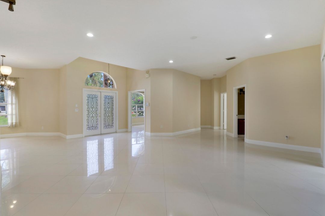 For Sale: $672,500 (4 beds, 3 baths, 3039 Square Feet)